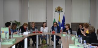 Д-р Караиванов се срещна с представители на Сдружението на жените от средното съсловие в България и Албания