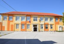 Облекчават кандидатстването и преместването на учениците