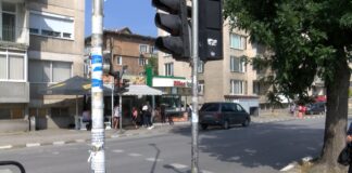 Неработещ светофар до ОУ„Петко Каравелов”