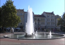 В синьо оцветяват фонтана на центъра в Пловдив на 30-ти юли