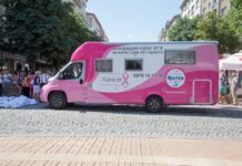 „Розовият кемпер на Една от 8“ идва в Асеновград