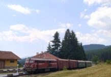 Специален влак по теснолинейка предлага на туристите посещение до най-високата гара на Балканския полуостров