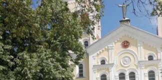 242 деца в Раковски получиха днес първо причастие от папа Франциск