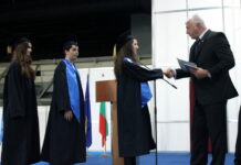 Областният управител Здравко Димитров връчи дипломите на отличниците от ЕГ Пловдив