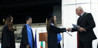 Областният управител Здравко Димитров връчи дипломите на отличниците от ЕГ Пловдив