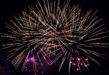С традиционните фойерверки посрещаме Новата година на площада в Асеновград