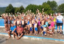 60 деца се включиха в тренировки по плуване днес на Градския басейн в Асеновград