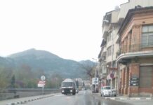 Машинно миене на улиците в града