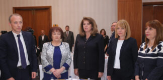 МОН: Учителите са най-важният фактор на образованието