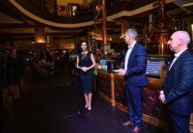 Кметът на община Куклен получи почетен знак по време на бизнесфорум