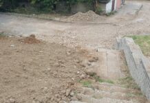 За пореден път след ремонтни дейности в Асеновград пътното платно остава неасфалтирано