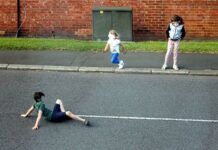 Опасна игра – деца лягат на улицата, след предизвикателство в социалните мрежи