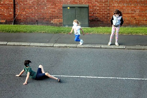 PAY-NNP-DANGER_CHICKEN_GAME_KIDS_1