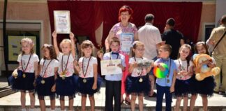 ДВГ „Пеещите котенца“ с 20-годишен юбилей в Дома на културата „Борис Христов“