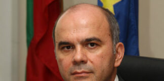 Политика за подобряване стандарта на живот на възрастните хора