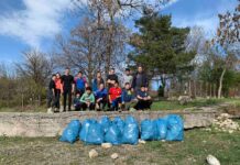 Гребците от СК Кану-Каяк „Асеновец“ почистиха района в който тренират на язовир „40-те извора“
