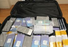Близо 2000 смартфона и аксесоари на стойност 300 хиляди лева задържаха митнически служители