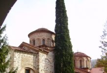 В Бачковския манастир проучват стар живописен слой от XIV в.