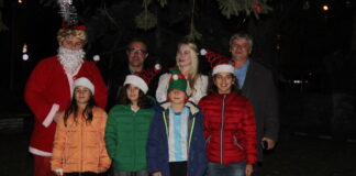 Ученици от ПГ „Цар Иван Асен II” запалиха коледни светлини в градския парк