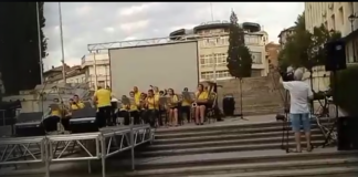 Фестивалът на сватбените оркестри и модерни атракции продължава и тази вечер