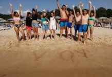 Почти 20 000 ученици и учители от 688 училища са одобрени за безплатна почивка към 31 юли по „Отново заедно“