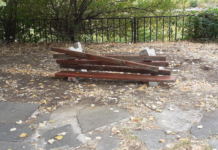 Вандалските прояви в парковете в Асеновград не стихват