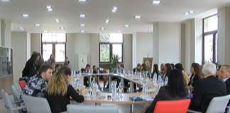 Ще гласуват финансова помощ за абитуриент, останал без един родител