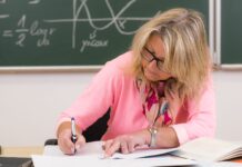 Търсят се учители на прага на новата учебна година