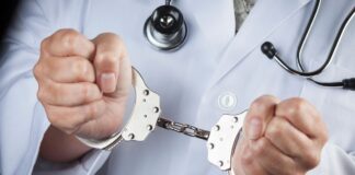 Арестуваха двама практикуващи лекари