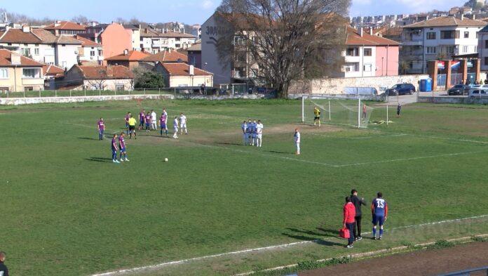Асеновец - Левски, Карлово