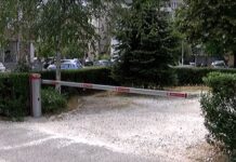 Разпоредиха премахване на незаконната бариера, поставена от частно лице пред общински имот