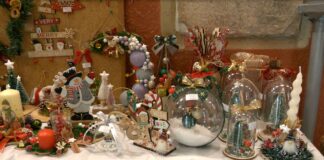 Откриха коледни благотворителни базари в Историческия музей