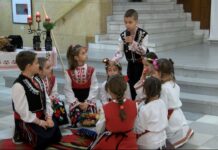 Ученици от ОУ „Ангел Кънчев“ пресъздадоха автентична Бъдни вечер