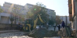 Затвориха част от ул. „Книжна фабрика“, заради свързване на нова сграда към уличния водопровод