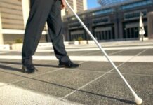 Днес е Международният ден на белия бастун