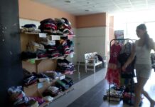 Благотворителният базар за размяна на дрехи в Асеновград е в разгара си