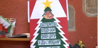 Цветен благотворителен базар краси фоайето на Исторически музей-Асеновград