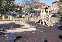 Изпочупени люлки и мръсотия на детската площадка в кв. Баба Тонка
