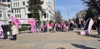 В Асеновград бягаха на токчета в подкрепа на борещите се с рака на гърдата