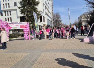 В Асеновград бягаха на токчета в подкрепа на борещите се с рака на гърдата