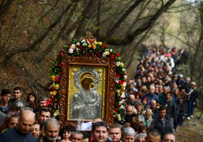 Чудотворната икона в Бачковския манастир-Литийно шествие