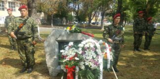 Поднесоха венци и цветя пред паметника на Пере Тошев в Асеновград в навечерието на Съединението