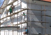 Ремонт връща блясъка на храм „Св. Атанасий“ в Асеновград, показа се старият градеж на сградата, наподобяващ византийския стил на Асеновата крепост