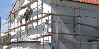 Ремонт връща блясъка на храм „Св. Атанасий“ в Асеновград, показа се старият градеж на сградата, наподобяващ византийския стил на Асеновата крепост