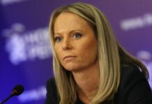 Областният кризисен щаб предаде дарените предпазни облекла и защитни средства на здравните заведения в Пловдив и областта