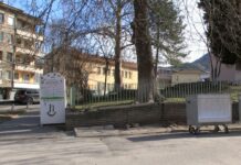 Дървета рушат оградата до ОУ „Ангел Кънчев“