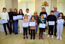 Деца от Асеновград получиха грамоти и награди за успешно участие в конкурс и състезание