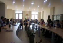 „Какво мога да направя за моя град”обсъждаха младежи с кмета Емил Караиванов