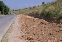 Издигнаха дига в борбата с незаконно сметище