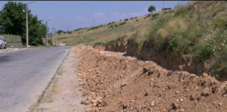 Издигнаха дига в борбата с незаконно сметище